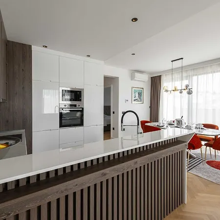 Rausion Luxury Apartmán *