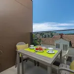 Rausion Luxury דירה