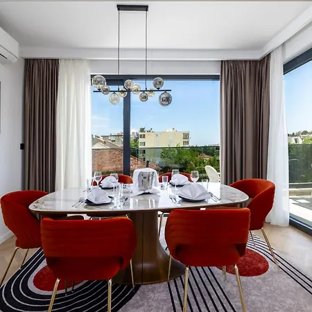 Rausion Luxury Apartment *