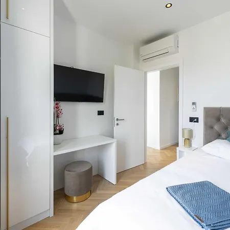 Rausion Luxury Apartamento *