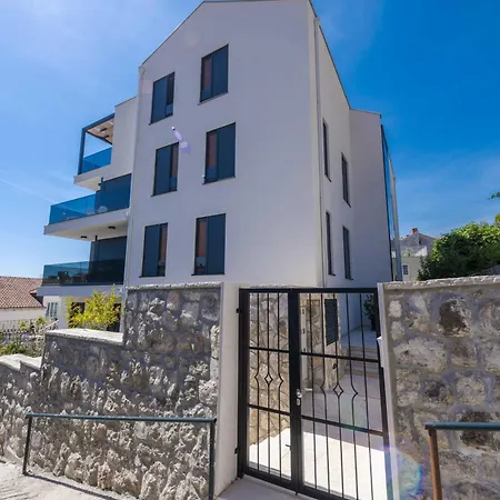 Rausion Luxury Apartment *