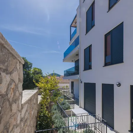 Rausion Luxury Apartman *